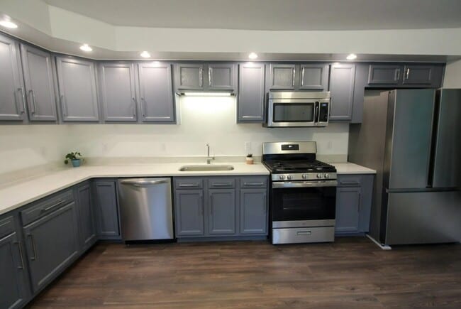 Building Photo - 522 - 528 Stewart Ave Rental