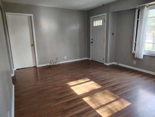 Building Photo - Single Family 4 Bed/2 Bath House for Rent!!