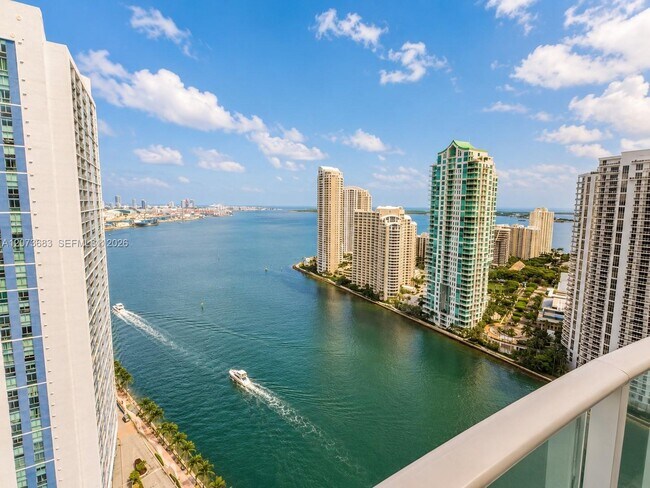 Building Photo - 300 S Biscayne Blvd Unit T-2910
