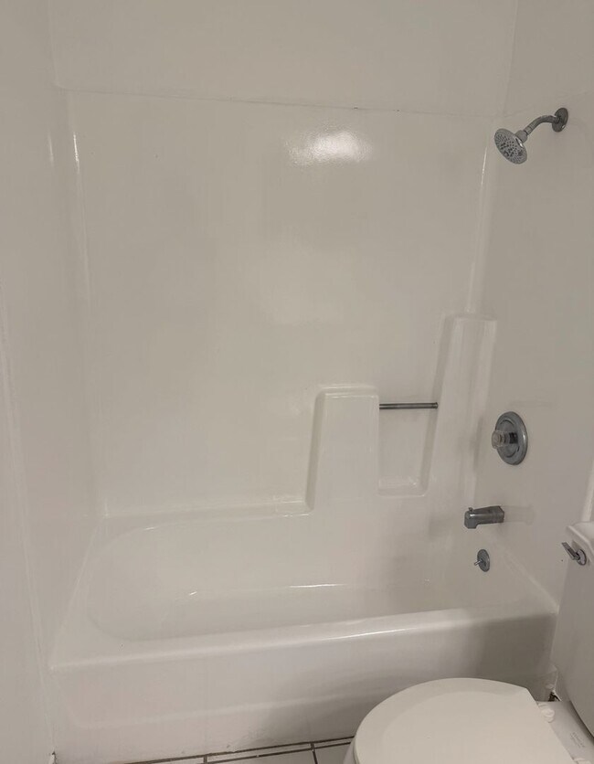 Photo - 2 BEDROOMS 1 BATHROOMS HOUSE AVAILABLE FOR...