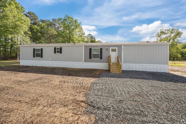 Photo - Peaceful 3 Bedroom Rental Home on 1 Acre – Lawn Care Included