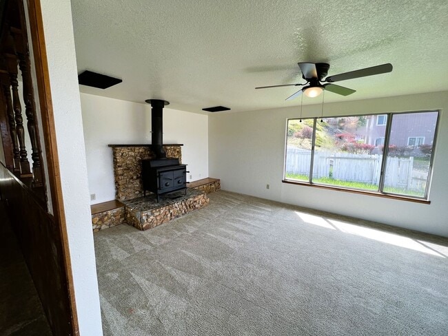 Photo - ~Centrally Located 3 Bedroom Home~