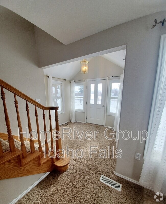 Building Photo - 3771 E 500 N Rental