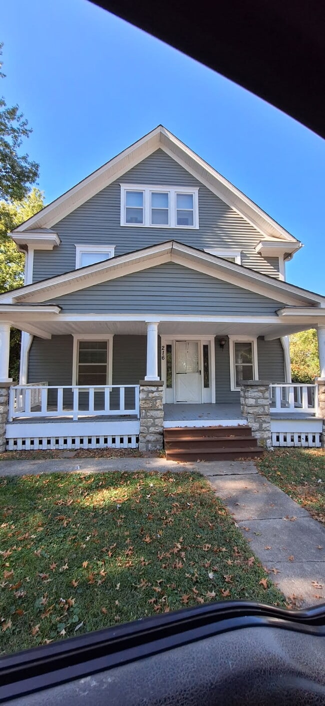 Photo - 216 NE Douglas St