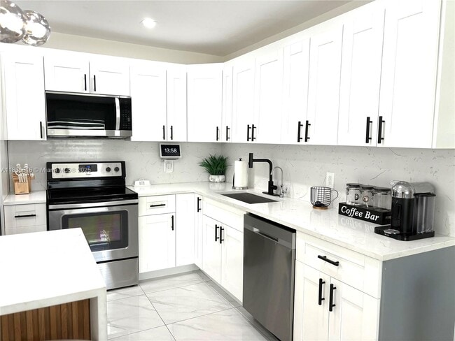 Building Photo - 6515 SW 20th Ct Rental