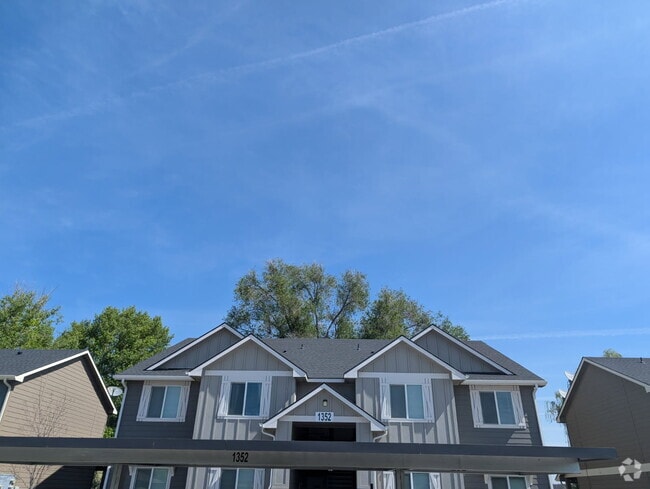 Building Photo - 1352 S Edgewater Cir Unit 1352 #202 Rental