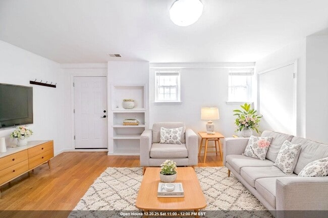 Building Photo - 236 Christopher Columbus Dr Unit 1