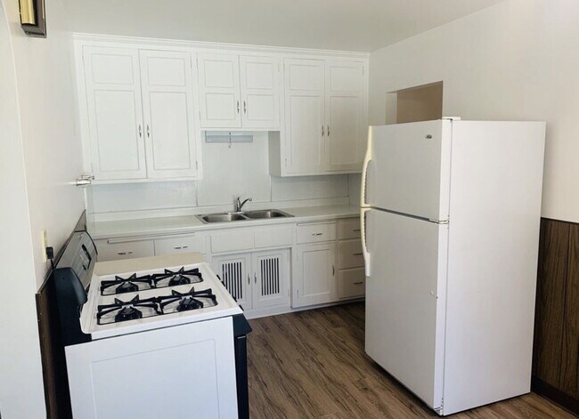 Charming 2-Bed side by side Duplex on Grand Ave S #2