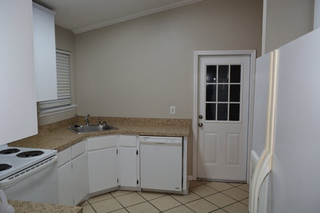 Photo - 3996 Bothwell Terrace