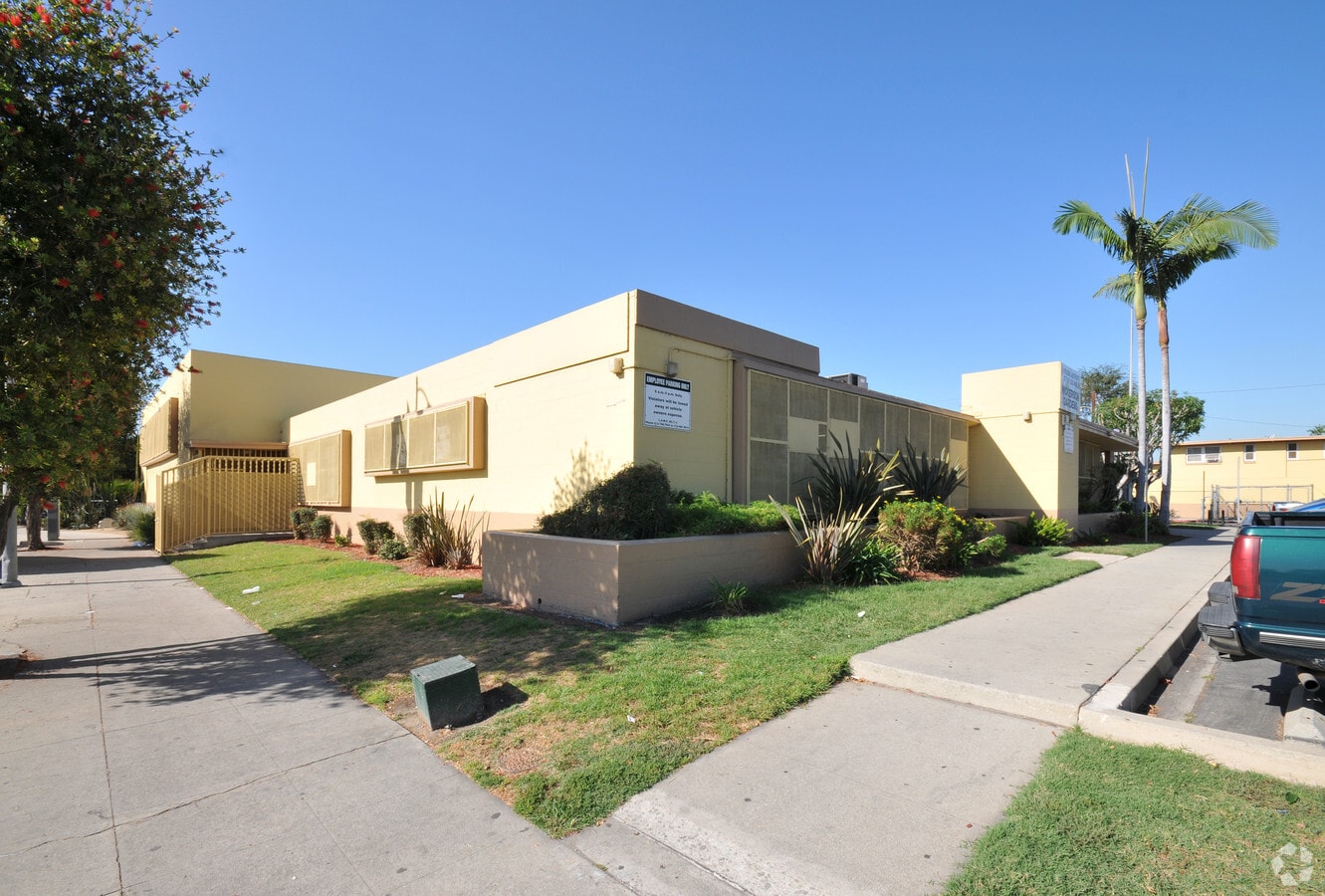 Nickerson Gardens - Nickerson Gardens Apartments