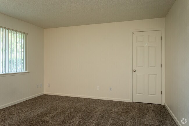 2BR, 1BA - 720SF