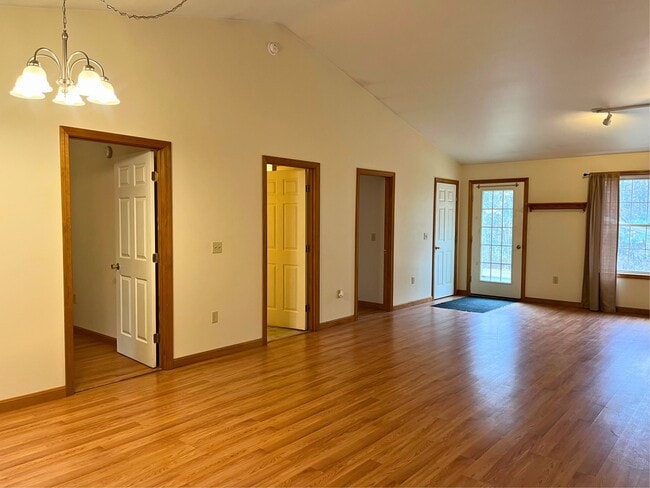 Living Space - 136 Maranacook Rd Unit B