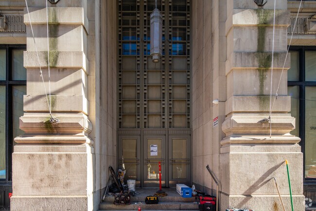 Entrada - 241 Church St