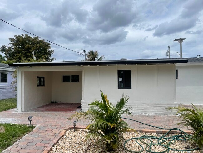 4242 SW 49th Ct