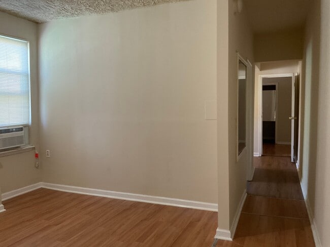 116 W 25th St
