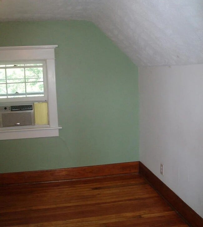Photo - 4710 Cass St
