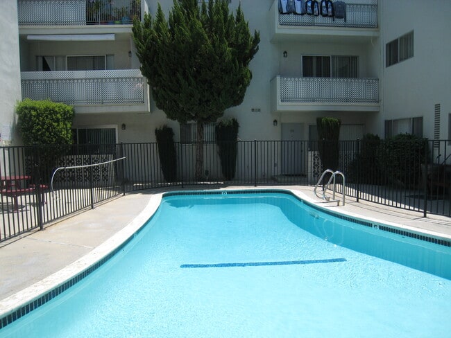 Photo - 13820 Victory Blvd Unit 304