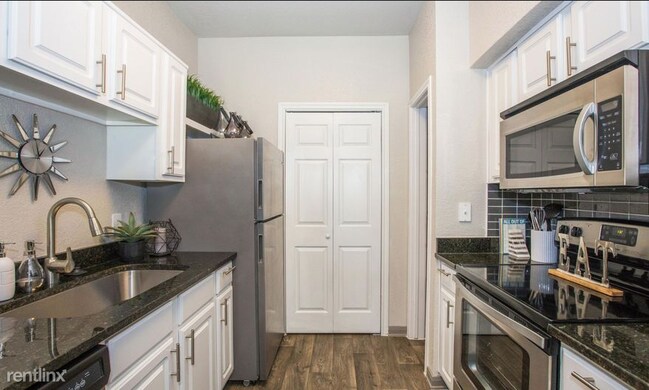 Photo - 3 br, 2 bath Duplex - 5729 Bryant Irvin Rd...