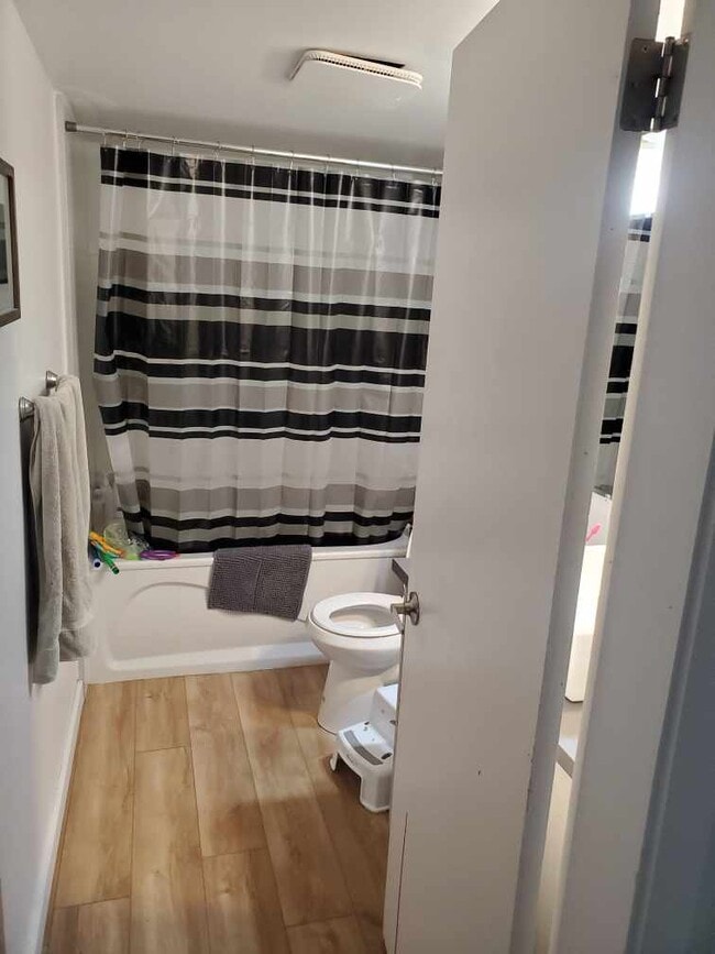 Photo - 1480-1480 Boundary Crescent