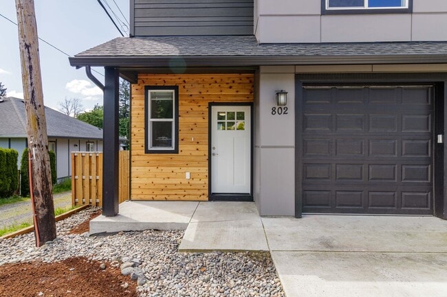 Photo - Move In Ready 3 Bedroom 2.5 Bathroom with ...