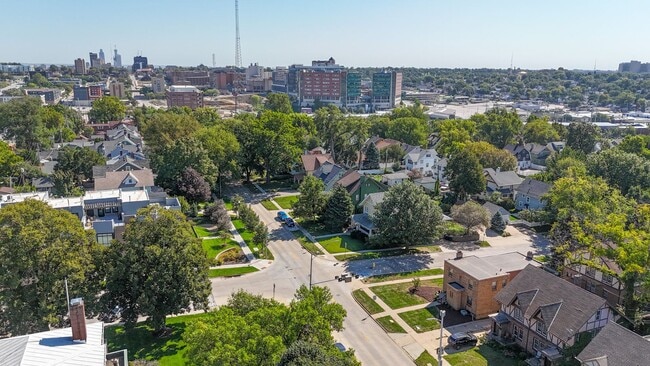 Photo - 2 Bedroom Duplex Residence near UNMC & Blackstone Unidad 300 S. 49th Street