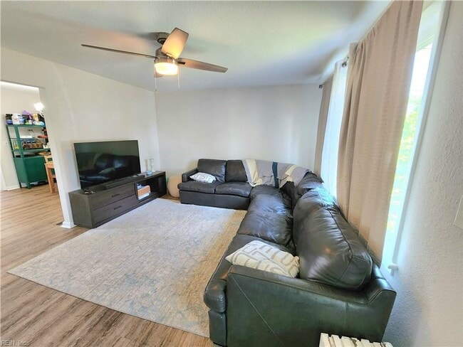 Photo - Charming 3 bedroom 2 bath in Manor View