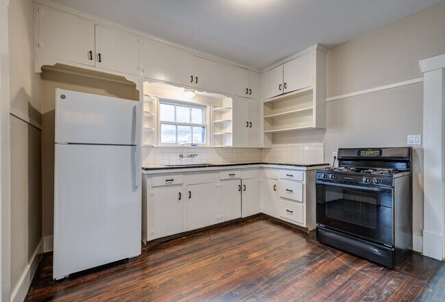 Photo - 115 Goldenrod St