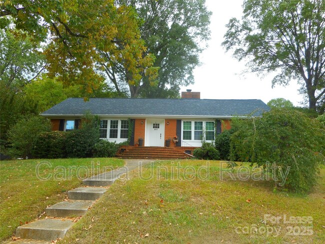 Building Photo - 8917 Nottoway Dr