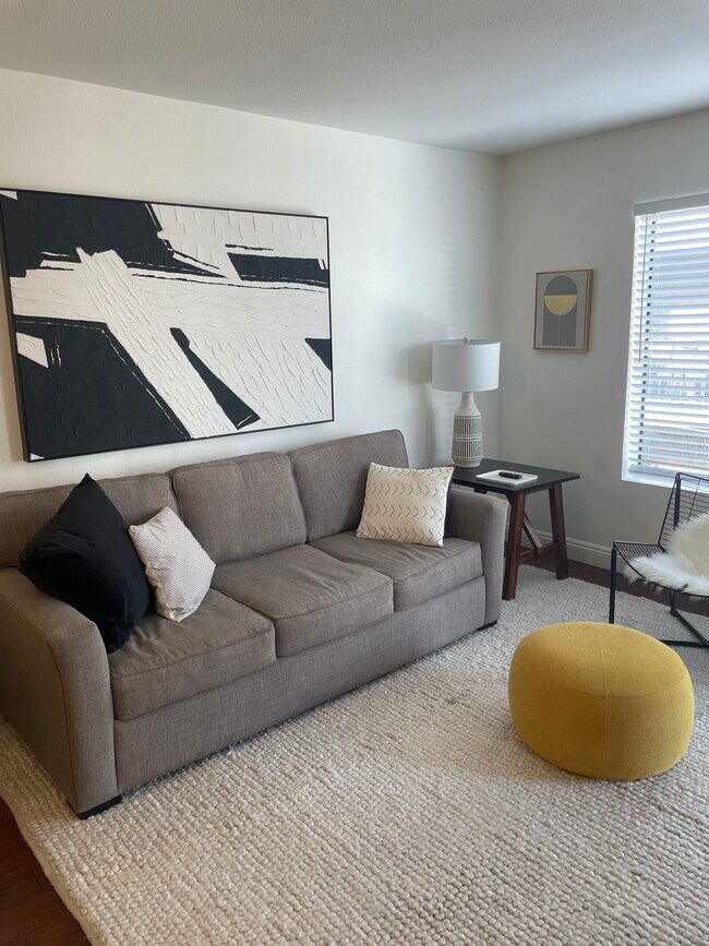 Photo - 225 W 6th St Unidad 506