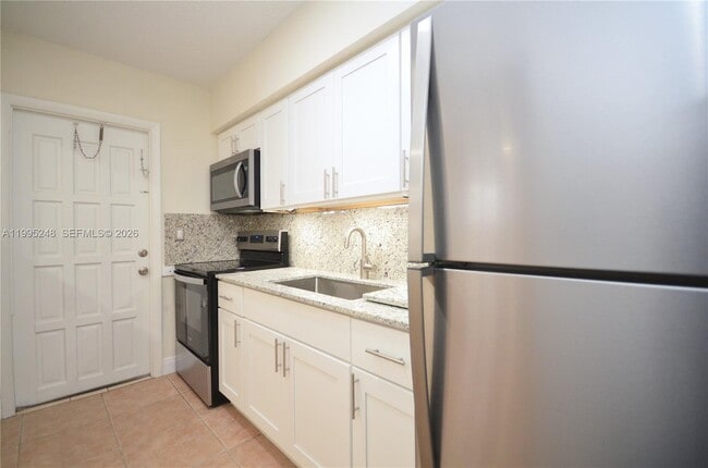 Photo - 2430 SW 16th St Unit 2430
