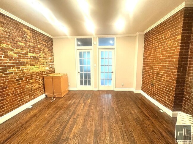 Building Photo - Tenth Avenue Unit 3A