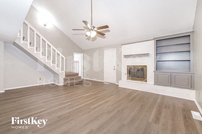 Photo - 1008 Sennybridge Dr