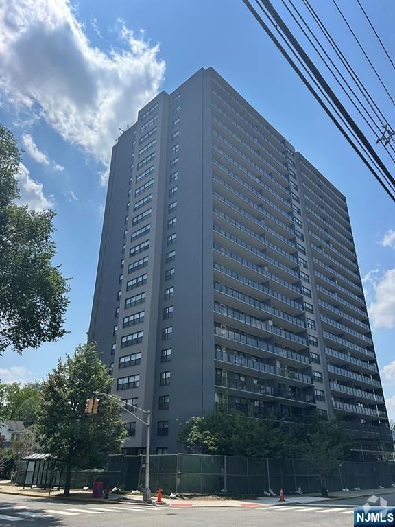 Building Photo - 285 Aycrigg Ave Unit 14F Rental
