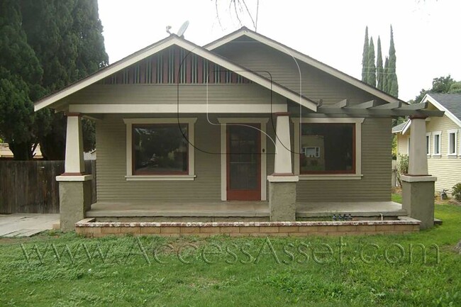 Cozy 2 Bed/1 Bath Riverside Home! - Cozy 2 Bed/1 Bath Riverside Home!