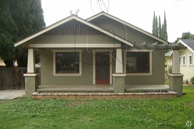 Building Photo - Cozy 2 Bed/1 Bath Riverside Home!