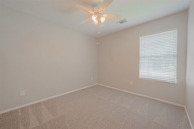 Building Photo - 11 Yarrowdale Ct