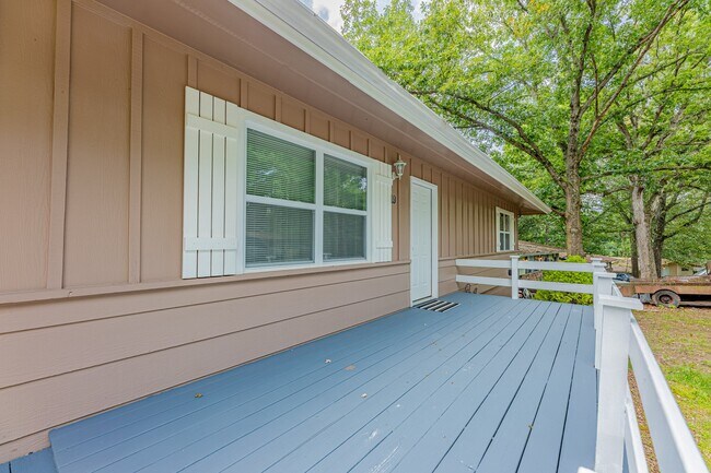 Photo - 19 Evesham Ln