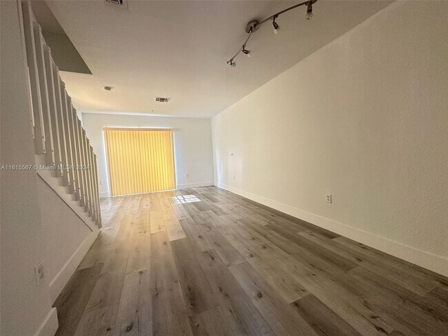 Photo - 2054 NE 167th St