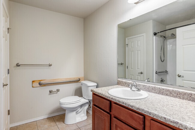 1BR, 1BA - 784SF - Bathroom