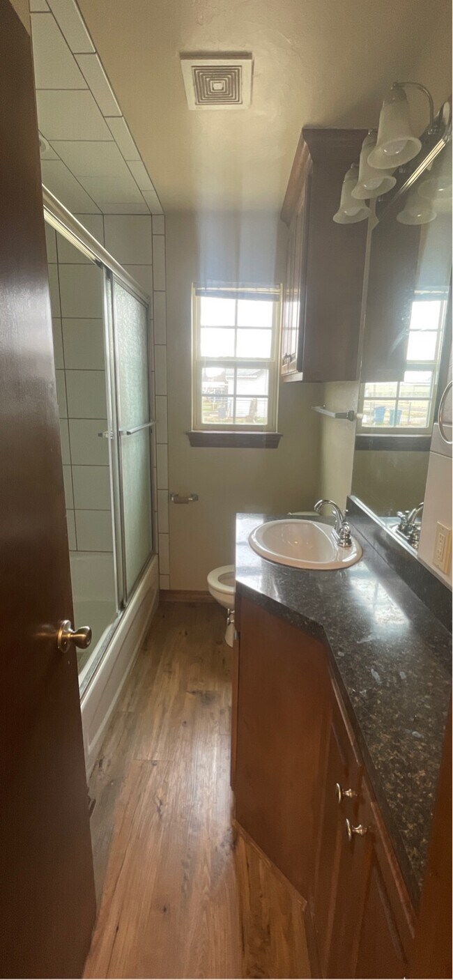 Photo - 404 Boston St