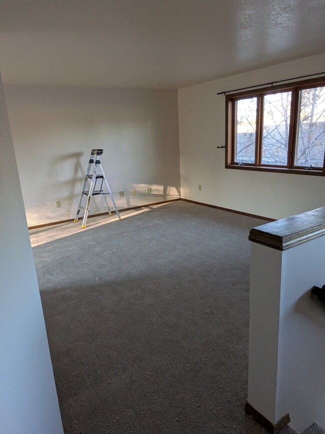 Photo - 352 Ponderosa St