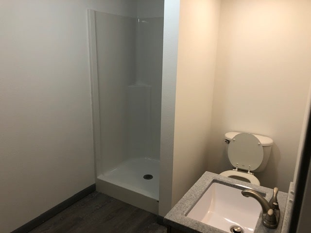 New Shower/Vanity - 1311 W 1st St Unidad 22