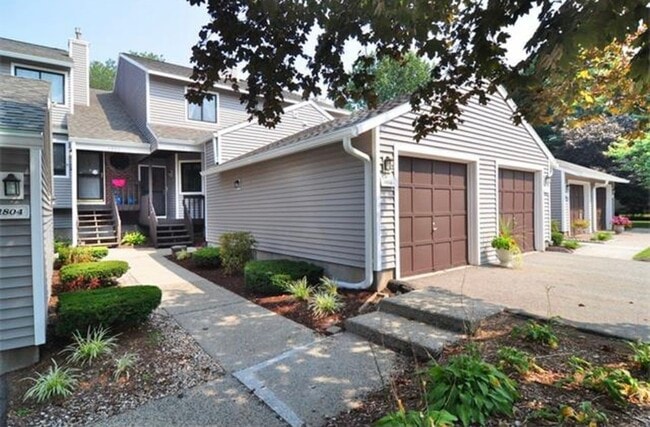 Building Photo - 1805 Mill Pond Dr Unit 1805