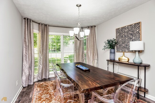 Photo - 285 Arbor Way