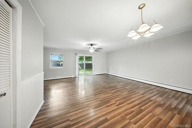 Photo - 105 Sheffield Dr