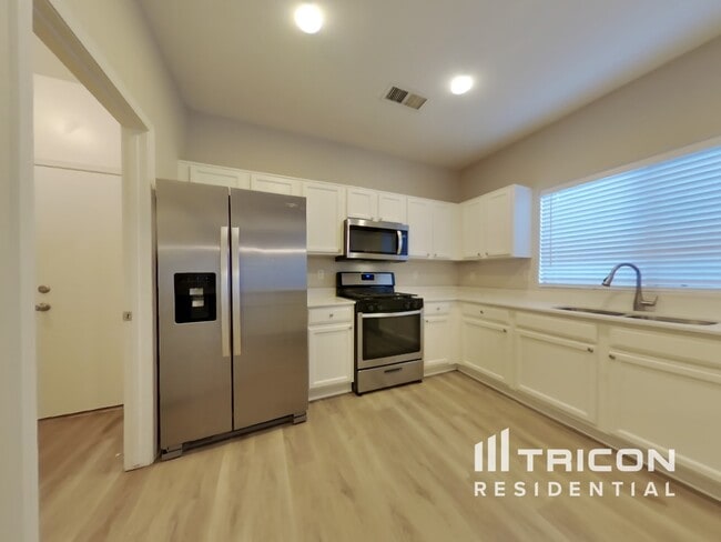 Photo - 16823 W Cottonwood St