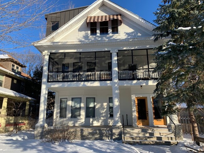 Building Photo - 2545 Pillsbury Ave S Unit 2545