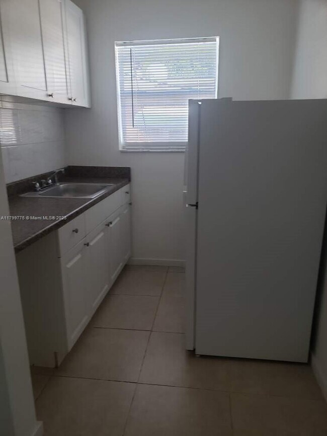 Photo - 1608 Drexel Ave Unit 18