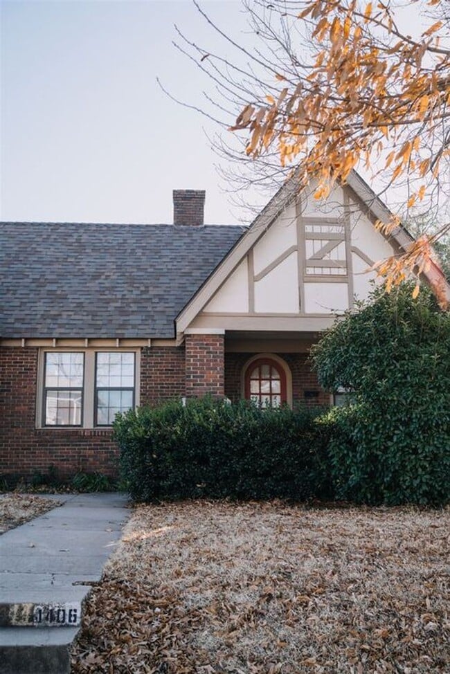 Photo - Beautiful Historic 2 Bed 1 Bath Duplex in the Plaza District!!