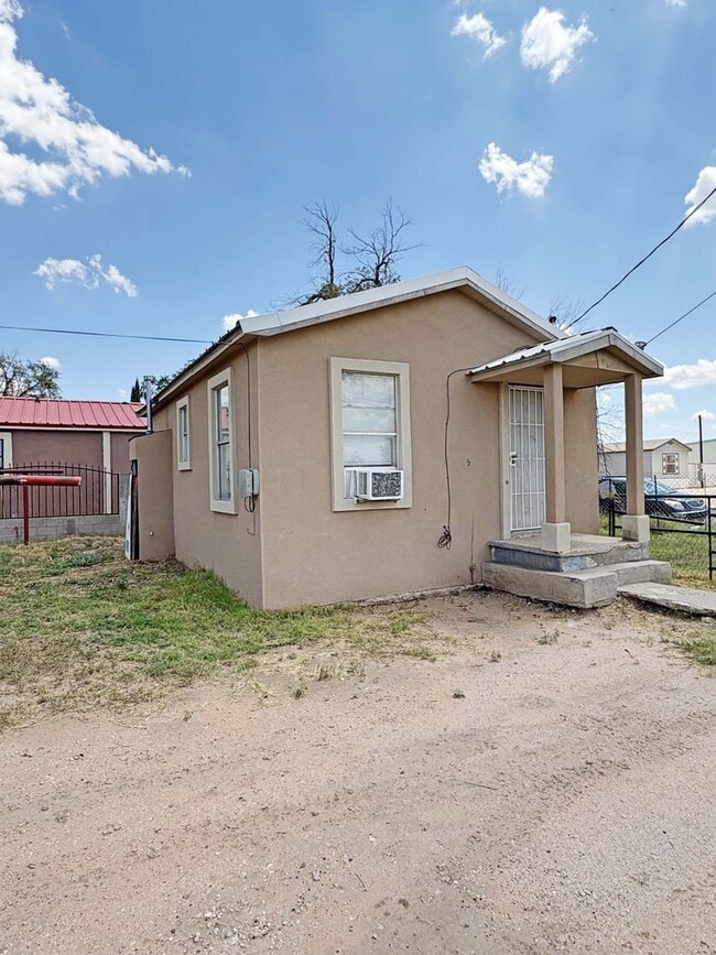 Building Photo - 700 N Leech St Rental
